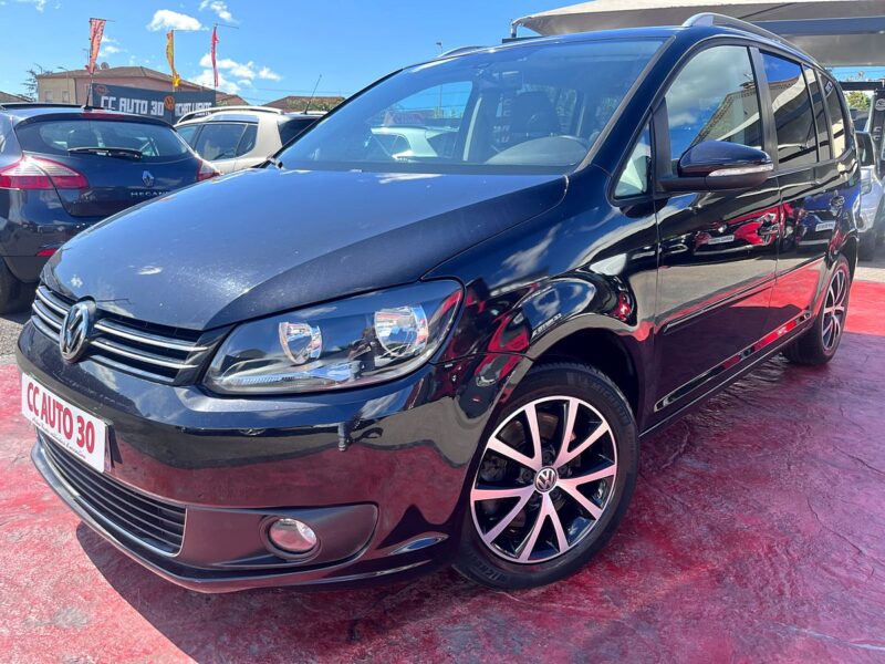 VOLKSWAGEN TOURAN 2011