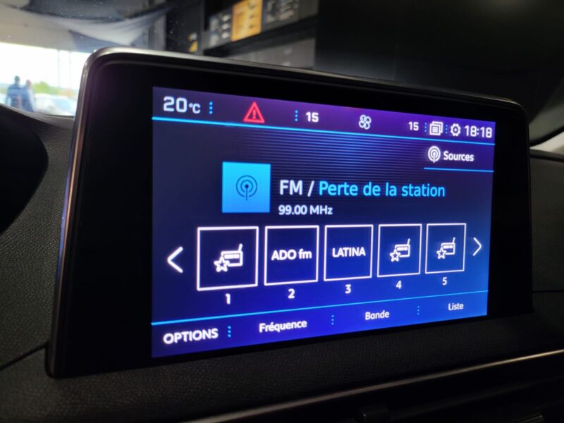 PEUGEOT 3008 II 1.2 PureTech 130cv Style EAT // APPLE CARPLAY/CAMERA DE RECUL/SIEGES CHAUFFANT