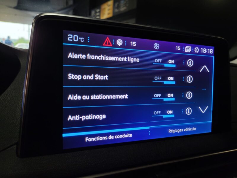 PEUGEOT 3008 II 1.2 PureTech 130cv Style EAT // APPLE CARPLAY/CAMERA DE RECUL/SIEGES CHAUFFANT