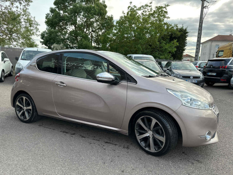 PEUGEOT 208 I 2012