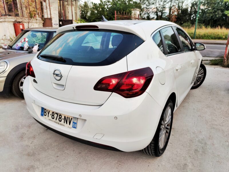 OPEL ASTRA J 2011