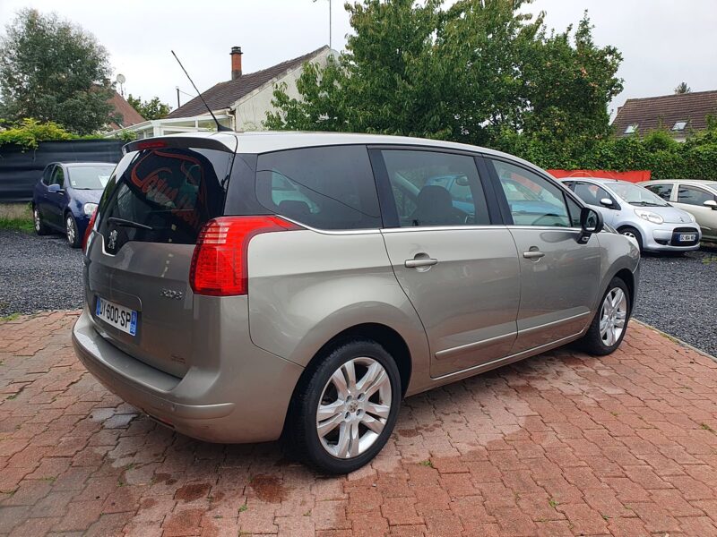 PEUGEOT 5008 2010