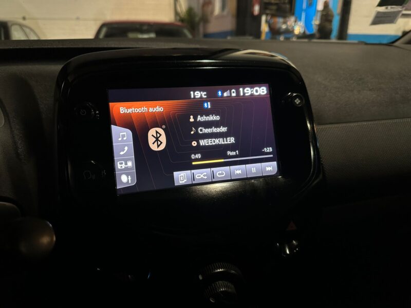 1.0 VTi  72 cv SHINE/ CARPLAY / CAMERA AR / CLIMATISATION