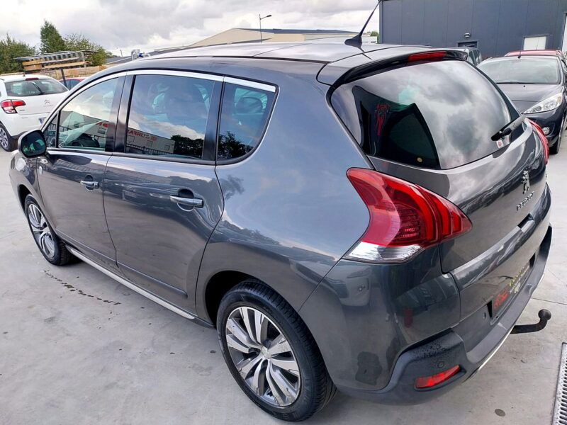 PEUGEOT 3008 1.6 HDi 114 Crossway