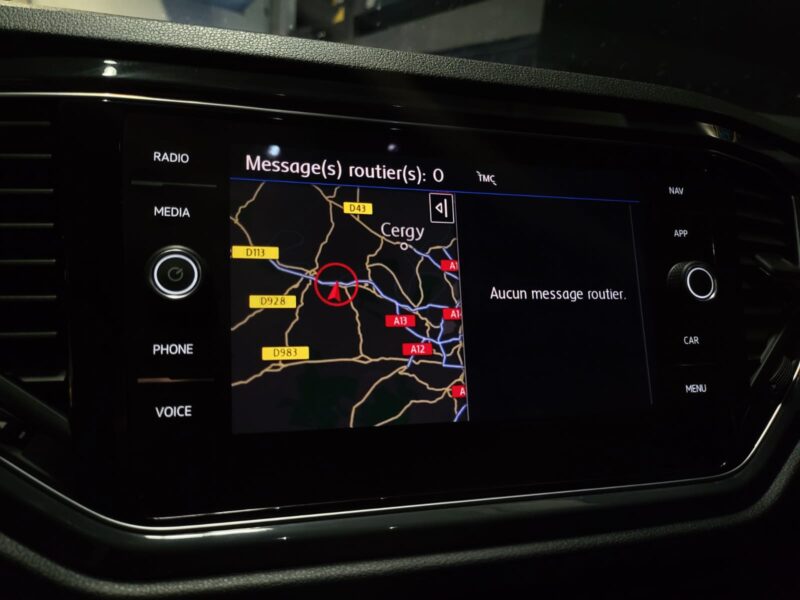 VOLKSWAGEN T-ROC 1.5 TSI 150cv R-Line BVM6 // APPLE CARPLAY/DETECTION ANGLES MORTS/CAMERA