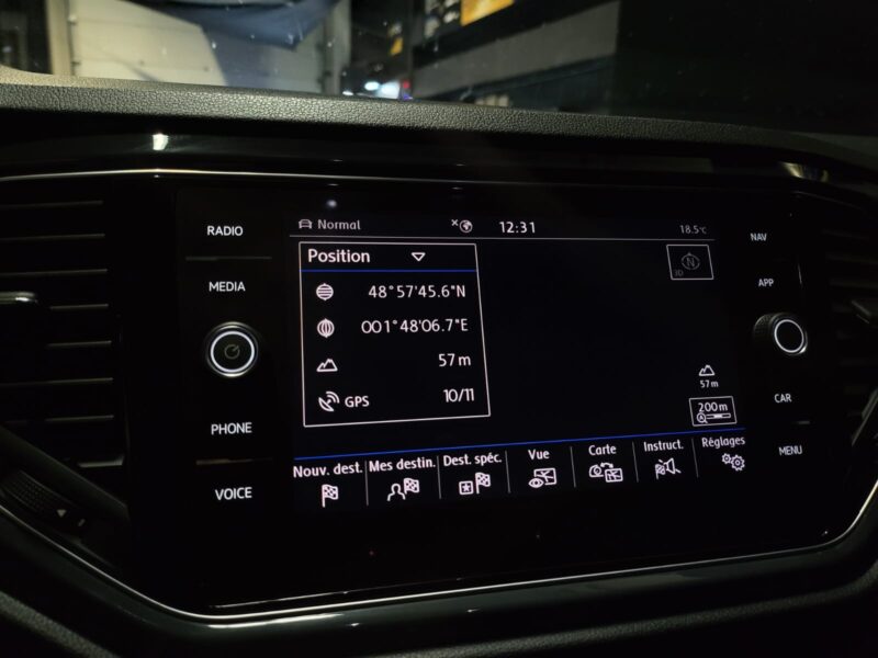 VOLKSWAGEN T-ROC 1.5 TSI 150cv R-Line BVM6 // APPLE CARPLAY/DETECTION ANGLES MORTS/CAMERA