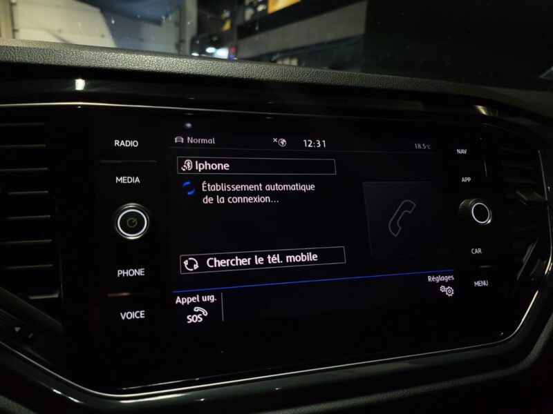 VOLKSWAGEN T-ROC 1.5 TSI 150cv R-Line BVM6 // APPLE CARPLAY/DETECTION ANGLES MORTS/CAMERA