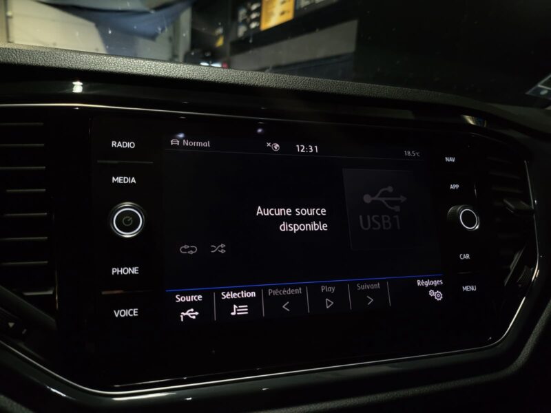 VOLKSWAGEN T-ROC 1.5 TSI 150cv R-Line BVM6 // APPLE CARPLAY/DETECTION ANGLES MORTS/CAMERA