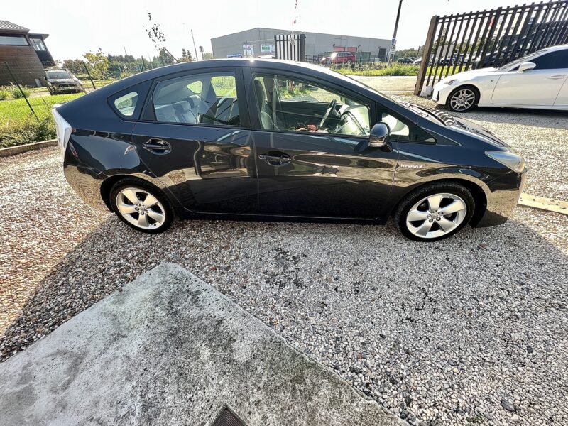 TOYOTA PRIUS DYNAMIC 17" GPS 2010