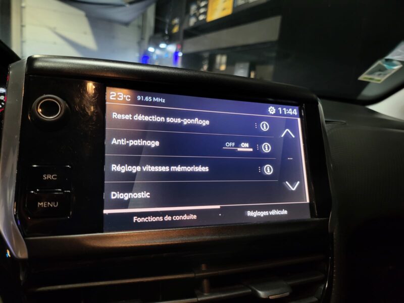 PEUGEOT 2008 1.5 BlueHDi 100cv Active // BLUETOOTH/DETECTION SOUS GONFLAGE/REGULATEUR-LIMITEUR DE VI