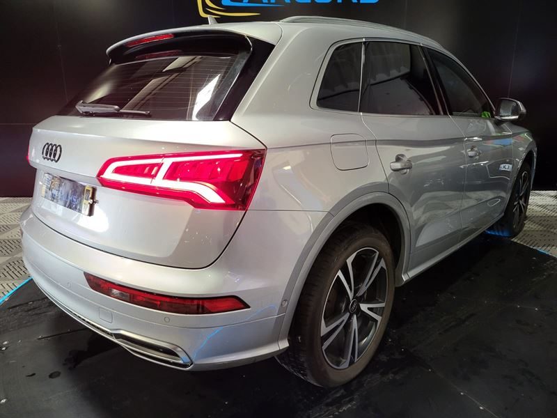 AUDI Q5 2.0 TFSI-e 299 252cv S-Line S-Tronic7 // HAYON ELECTRIQUE/SIEGES CHAUFFANTS/TOIT OUVRANT