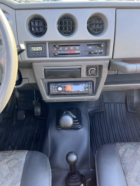 SUZUKI SAMURAI Véhicule tout terrain fermé 2002