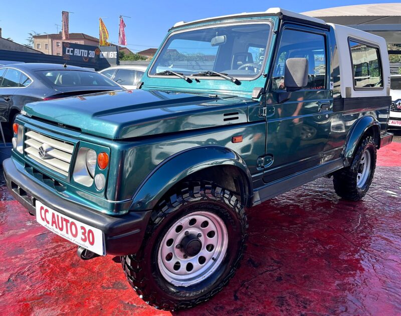 SUZUKI SAMURAI Véhicule tout terrain fermé 2002