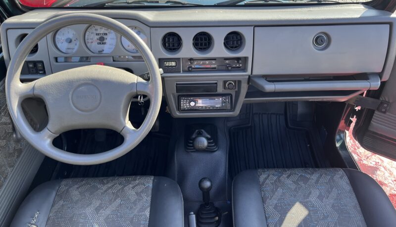 SUZUKI SAMURAI Véhicule tout terrain fermé 2002