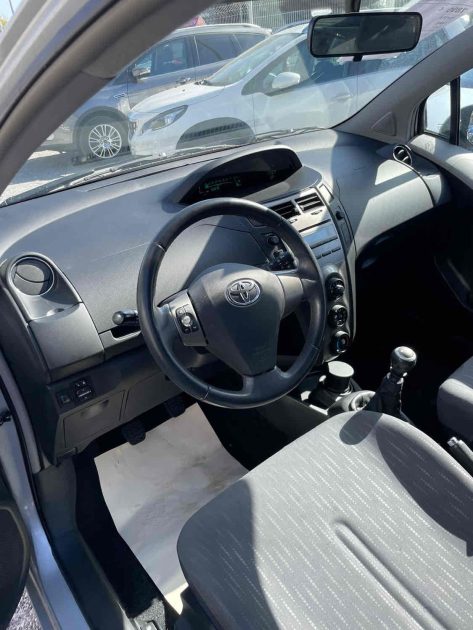 TOYOTA YARIS 1,3i 100CV