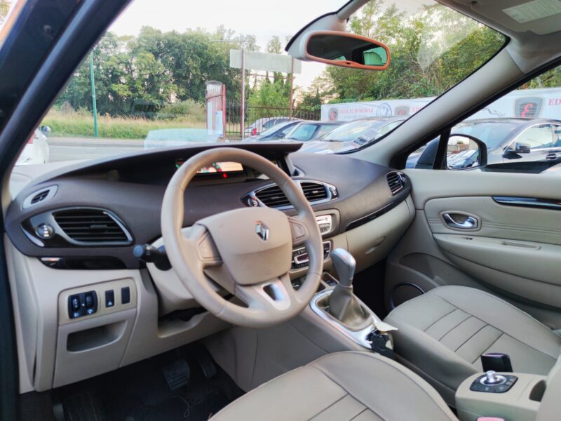 RENAULT SCENIC III 2011