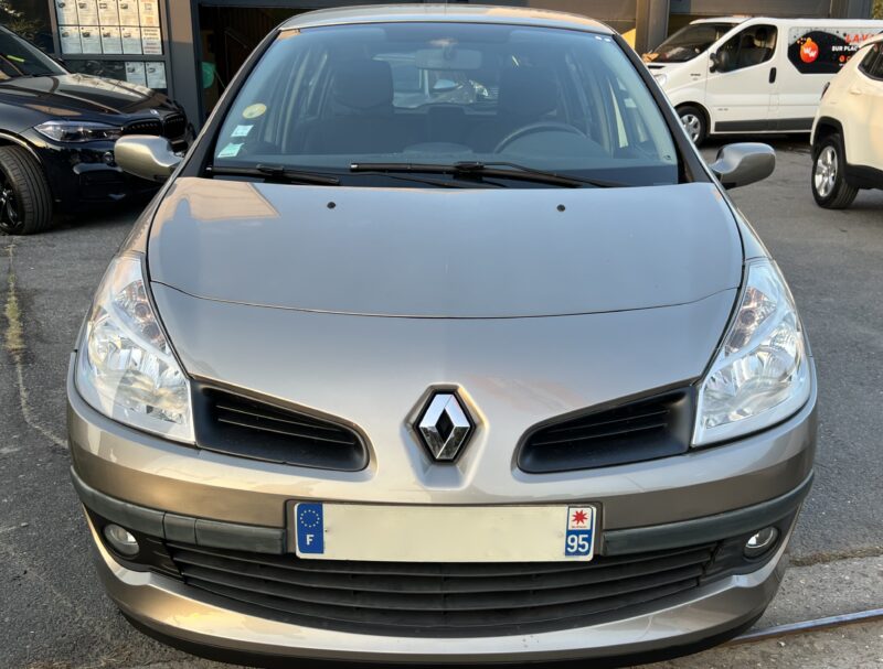 RENAULT CLIO 3 III 1.5 DCI 70 Cv 5 PORTES / CLIMATISATION KIT BLUETOOTH - Garantie1an