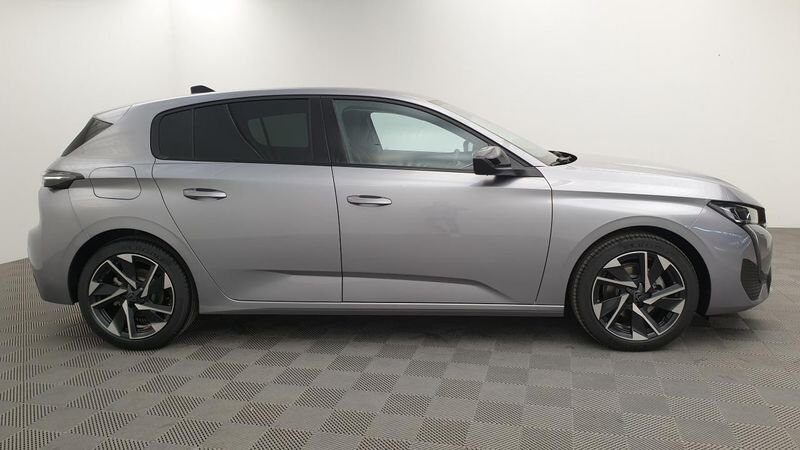 Peugeot 308 nouvelle 1.2 puretech 130cv eat8 allure pack + sieges chauffants recharge smartphone