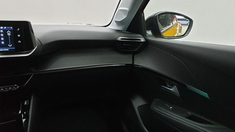 Peugeot 208 nouvelle 1.2 puretech 100cv eat8 allure + navi pack safety plus