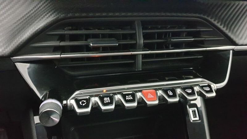 Peugeot 208 nouvelle 1.2 puretech 100cv bvm6 active pack + peugeot led technology