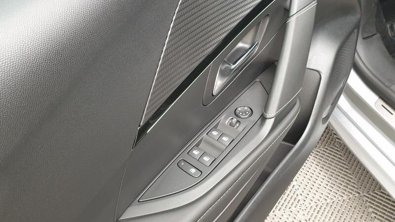 Peugeot 208 nouvelle 1.2 puretech 100cv eat8 gt + toit pano pack drive assist plus