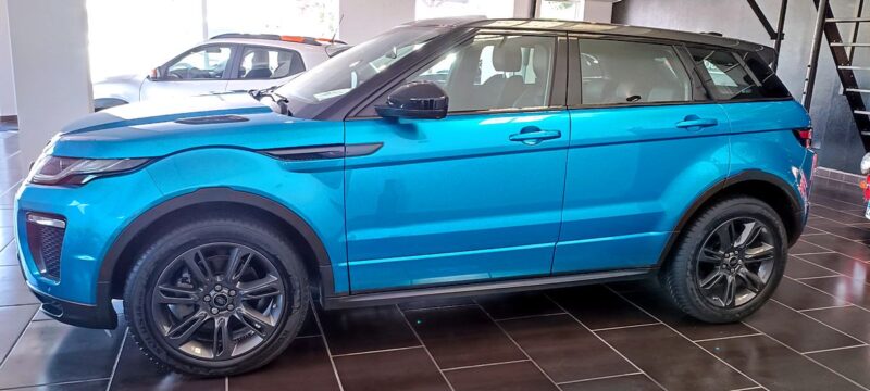 LAND ROVER RANGE ROVER EVOQUE 2.0 Td4 180cv auto en finition Landmark Edition avec toit panoramique 