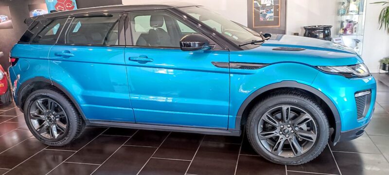 LAND ROVER RANGE ROVER EVOQUE 2.0 Td4 180cv auto en finition Landmark Edition avec toit panoramique 