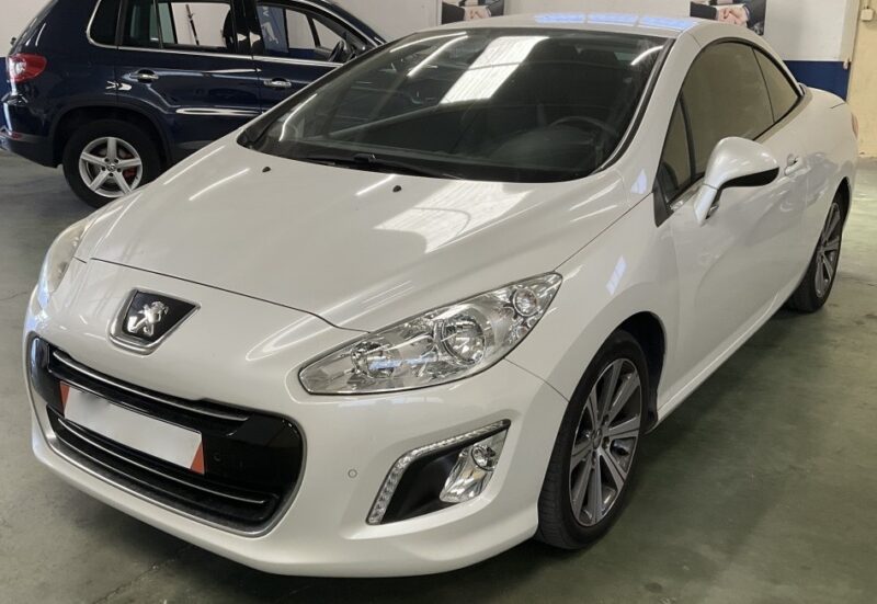 PEUGEOT 308 CC PHASE 2 FELINE 1.6 THP 156 1ERE MAIN 57 600 Km / BVA CUIR GPS BLUETOOTH - Garantie1an