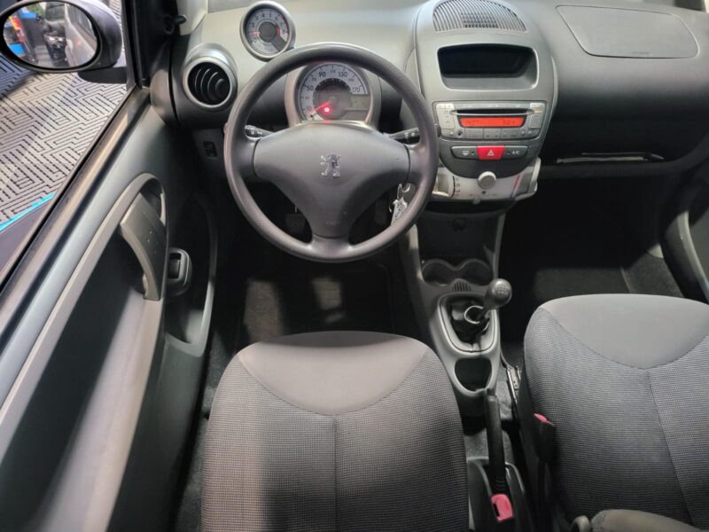 PEUGEOT 107 1.0 12V 68cv Trendy 3p // CLIMATISATION/PRISE AUX/RADIO CD MP3