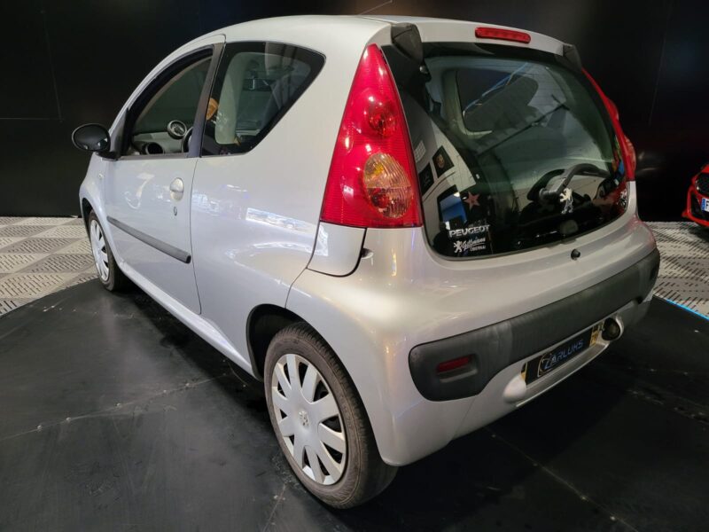 PEUGEOT 107 1.0 12V 68cv Trendy 3p // CLIMATISATION/PRISE AUX/RADIO CD MP3