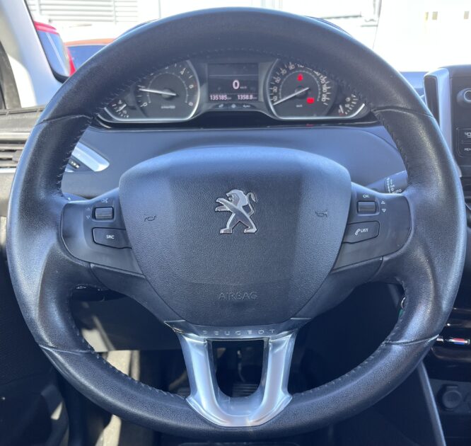 PEUGEOT 208 2013