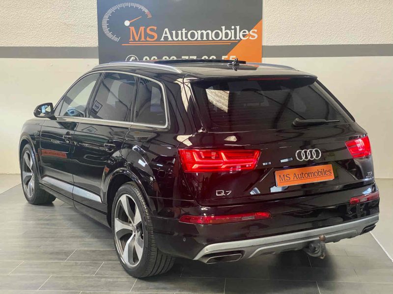 AUDI Q7 2015