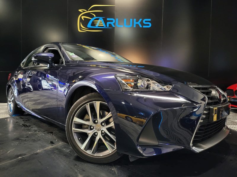 LEXUS IS 300h Hybrid 2.5i 223 181cv Luxe CVT // CAMERA DE RECUL/SIEGES CHAUFFANTS/PHARES LEDS