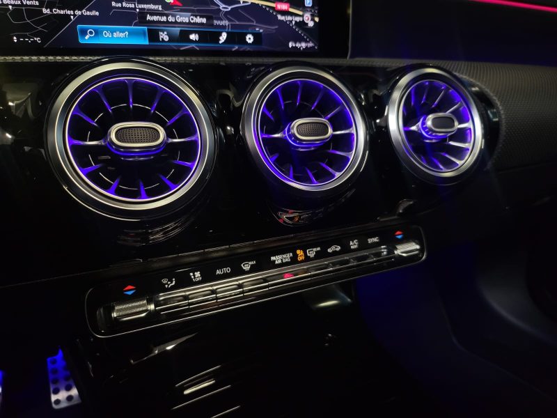 MERCEDES CLASSE A 220 d AMG-line 190cv /TOIT OUVRANT / CARPLAY / PACK LUMIERES D\'AMBIANCES