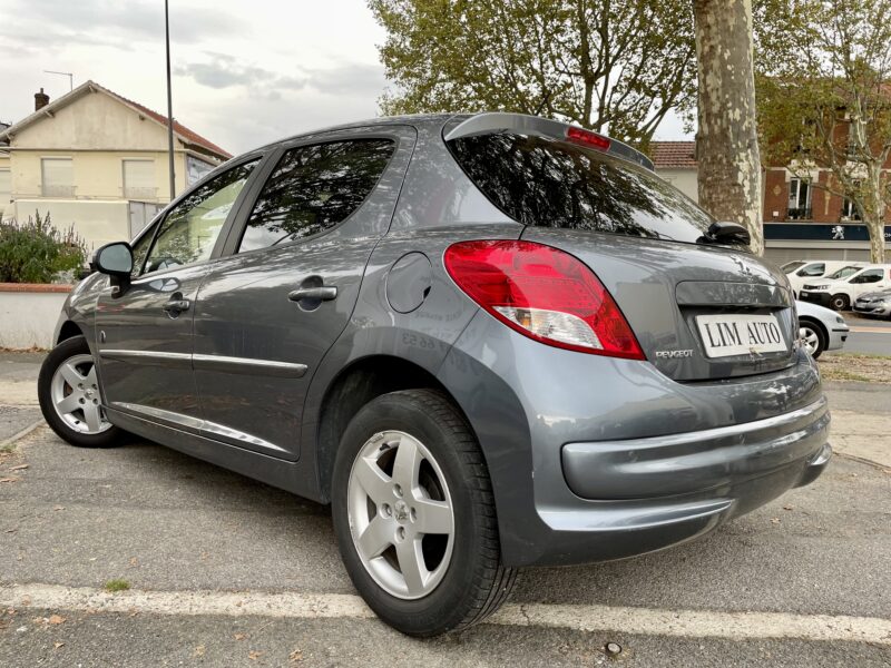 PEUGEOT 207 2010