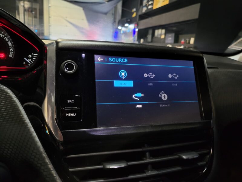 PEUGEOT 2008 1.2 PureTech 110cv GT Line 1ère Main / APPLE CARPLAY/ANDROID AUTO/RADAR-AR