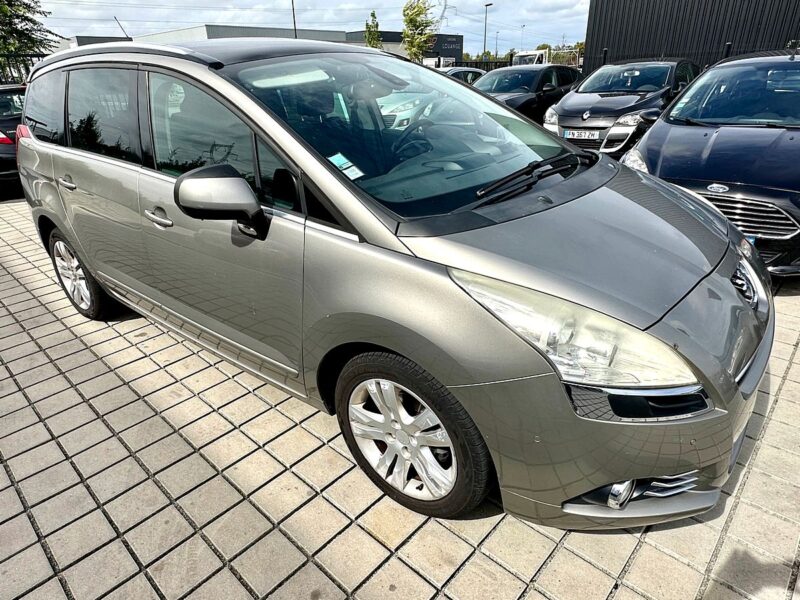 PEUGEOT 5008 1.6L 110CH PACK EXCLUSIVE 