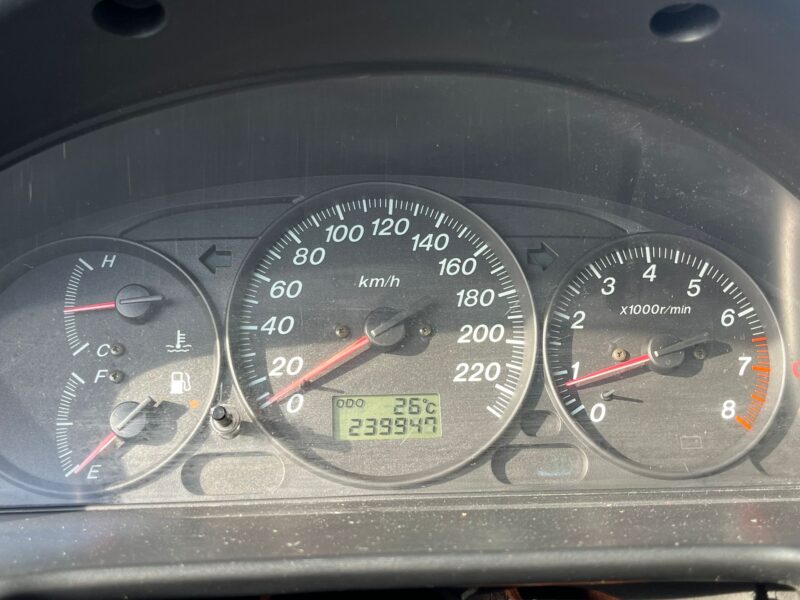 MAZDA 323 2001