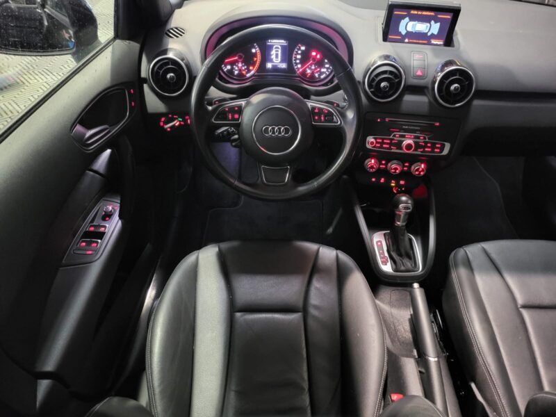 AUDI A1 SPORTBACK 1.4 TFSi 125cv Ambition Luxe S-Tronic7 // TOIT OUVRANT/KEYLESS GO/DRIVE SELECT