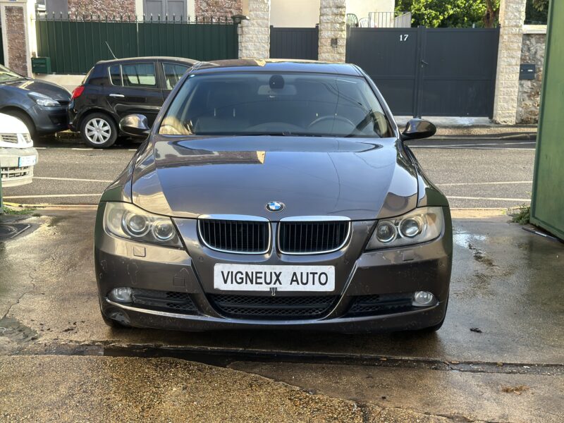 BMW SERIE 3 320I PAYEZ EN 4 X 