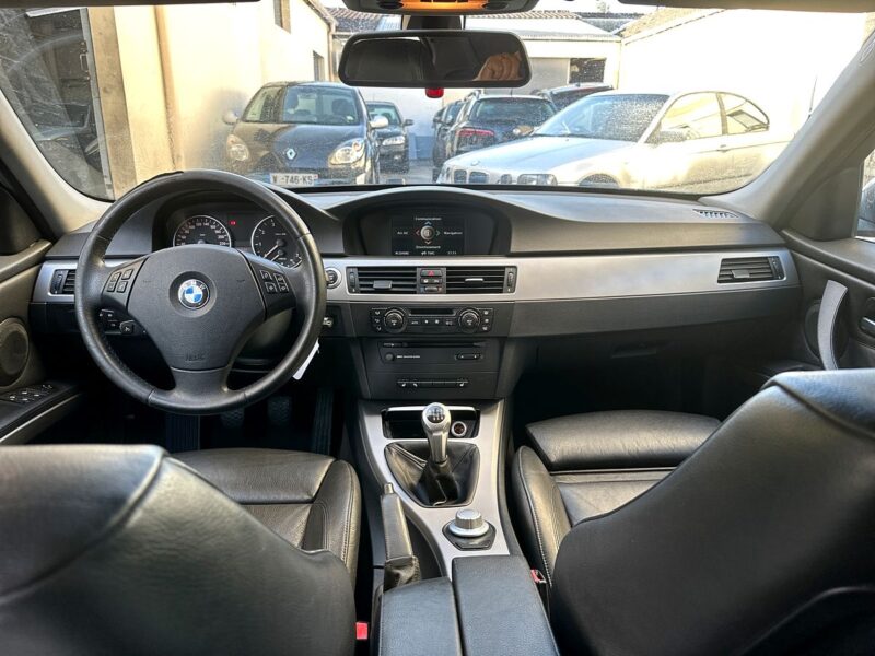 BMW SERIE 3 320I PAYEZ EN 4 X 