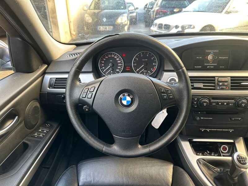 BMW SERIE 3 320I PAYEZ EN 4 X 