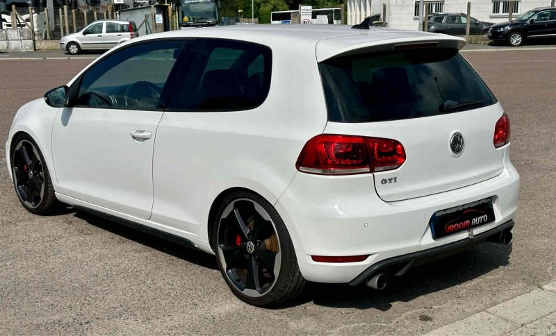 Volkswagen Golf 6 VI GTI 2.0 TSI 211ch DSG6 Toit Ouvrant 3p