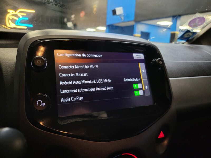 TOYOTA AYGO 1.0 VVTi 72CH X-PLAY X-SHIFT / APPLE CARPLAY+CAMERA