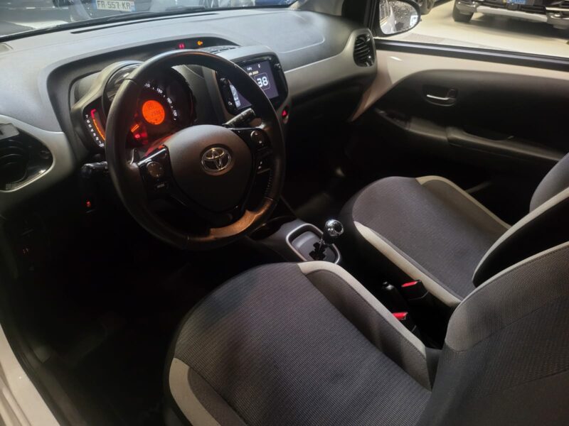 TOYOTA AYGO 1.0 VVTi 72CH X-PLAY X-SHIFT / APPLE CARPLAY+CAMERA