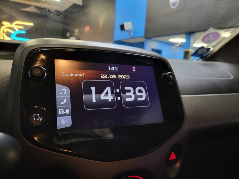 TOYOTA AYGO 1.0 VVTi 72CH X-PLAY X-SHIFT / APPLE CARPLAY+CAMERA