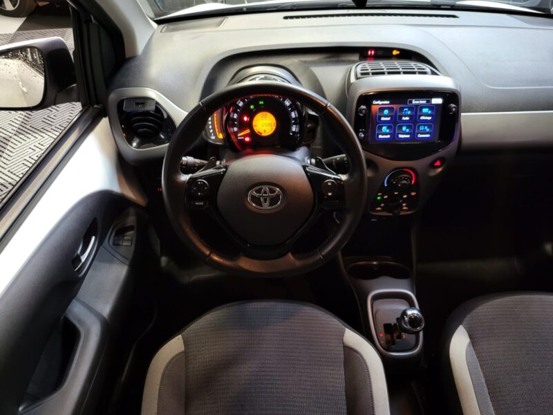 TOYOTA AYGO 1.0 VVTi 72CH X-PLAY X-SHIFT / APPLE CARPLAY+CAMERA