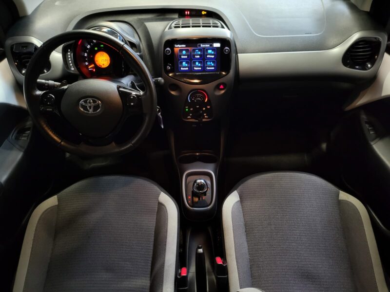 TOYOTA AYGO 1.0 VVTi 72CH X-PLAY X-SHIFT / APPLE CARPLAY+CAMERA