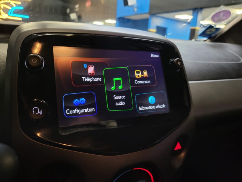 TOYOTA AYGO 1.0 VVTi 72CH X-PLAY X-SHIFT / APPLE CARPLAY+CAMERA