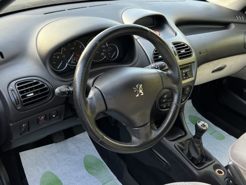 PEUGEOT 206 PHASE 2 NAVTECH 1.4 90 Cv 5 PORTES / BLUETOOTH CLIMATISATION - Garantie1an